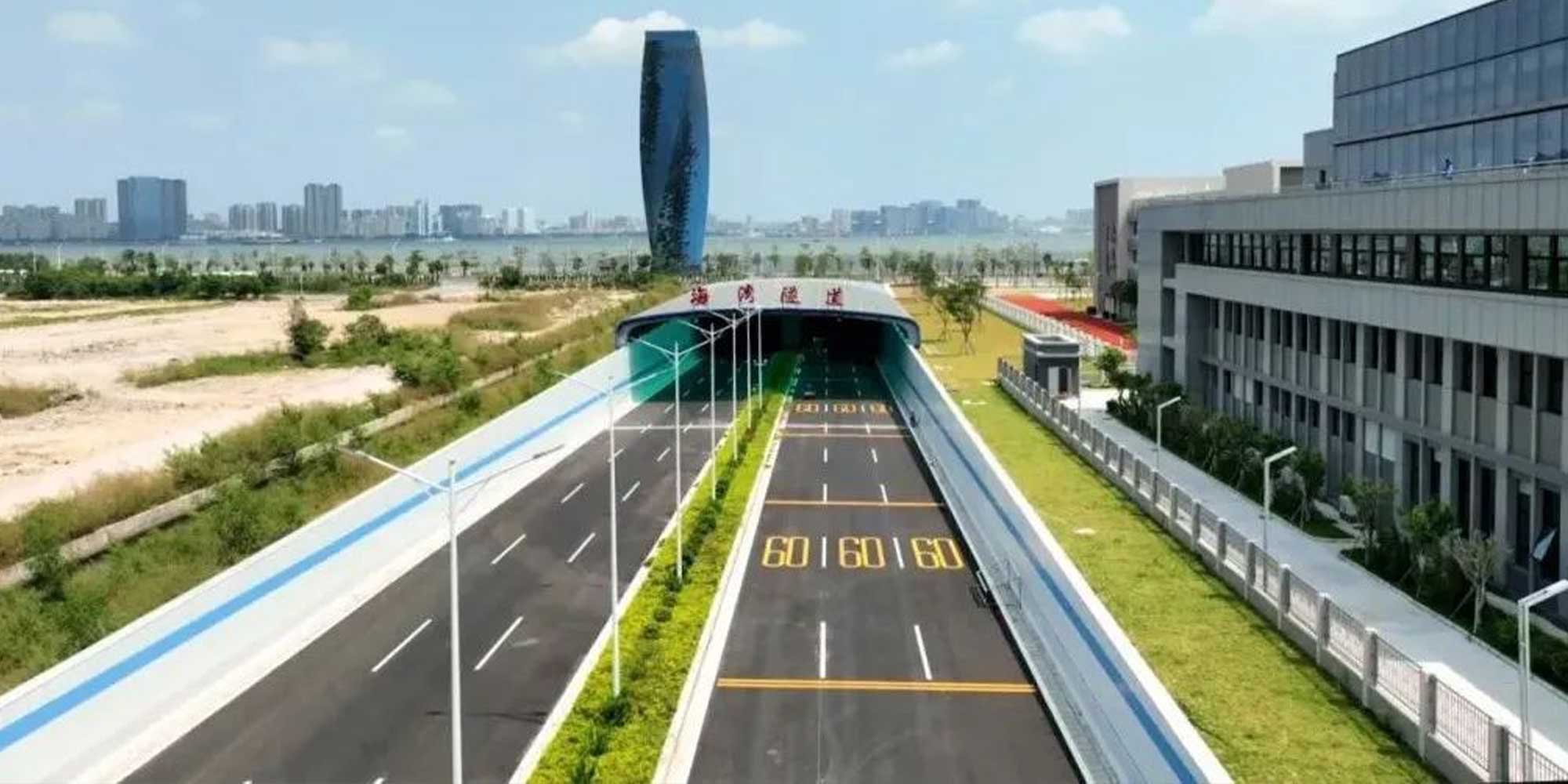 汕頭海灣隧道於今日正式開放通車