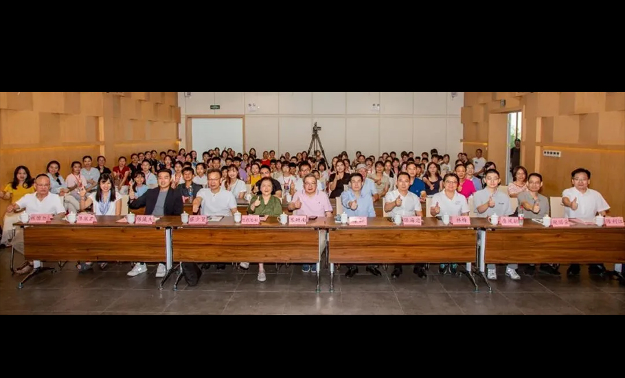 國際潮團總會徐和、陳幼南等在潮州市出席陳偉南文化館2025年暑期文化藝術公益活動